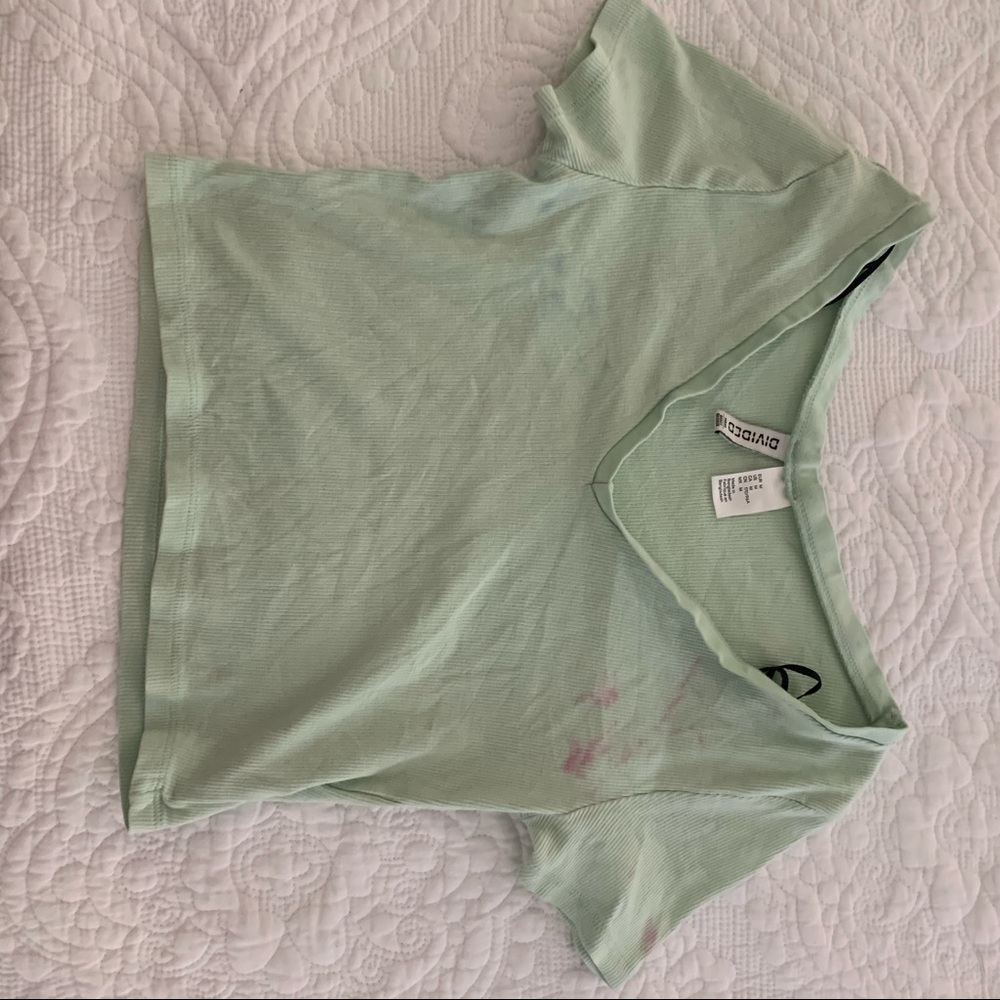 cropped and rubbed light green divided tee